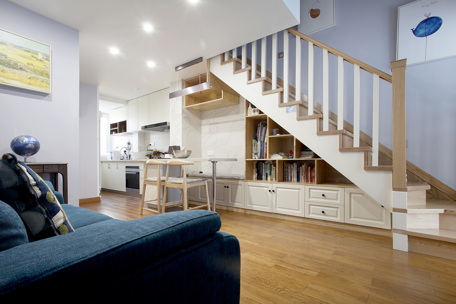 斜顶复式爆改格局，楼梯包揽餐厅和收纳，让客厅显大一倍