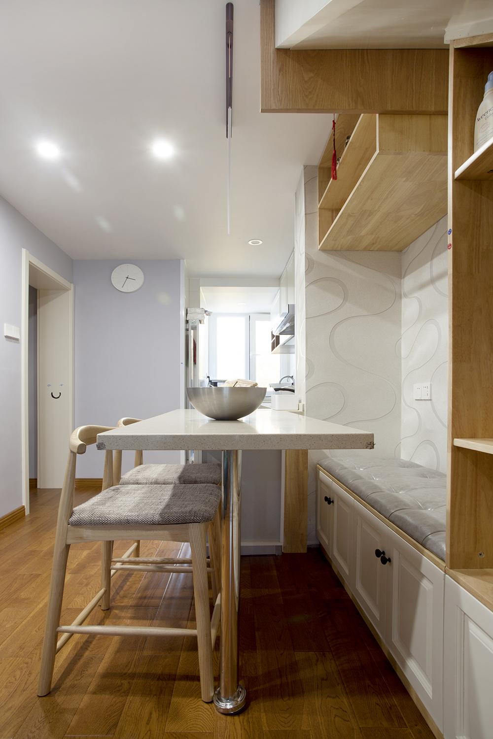 斜顶复式爆改格局，楼梯包揽餐厅和收纳，让客厅显大一倍