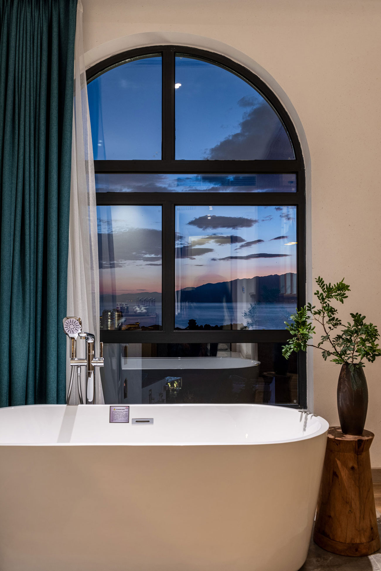 抚仙湖 · 阑珊宿海景民宿设计丨长空创作