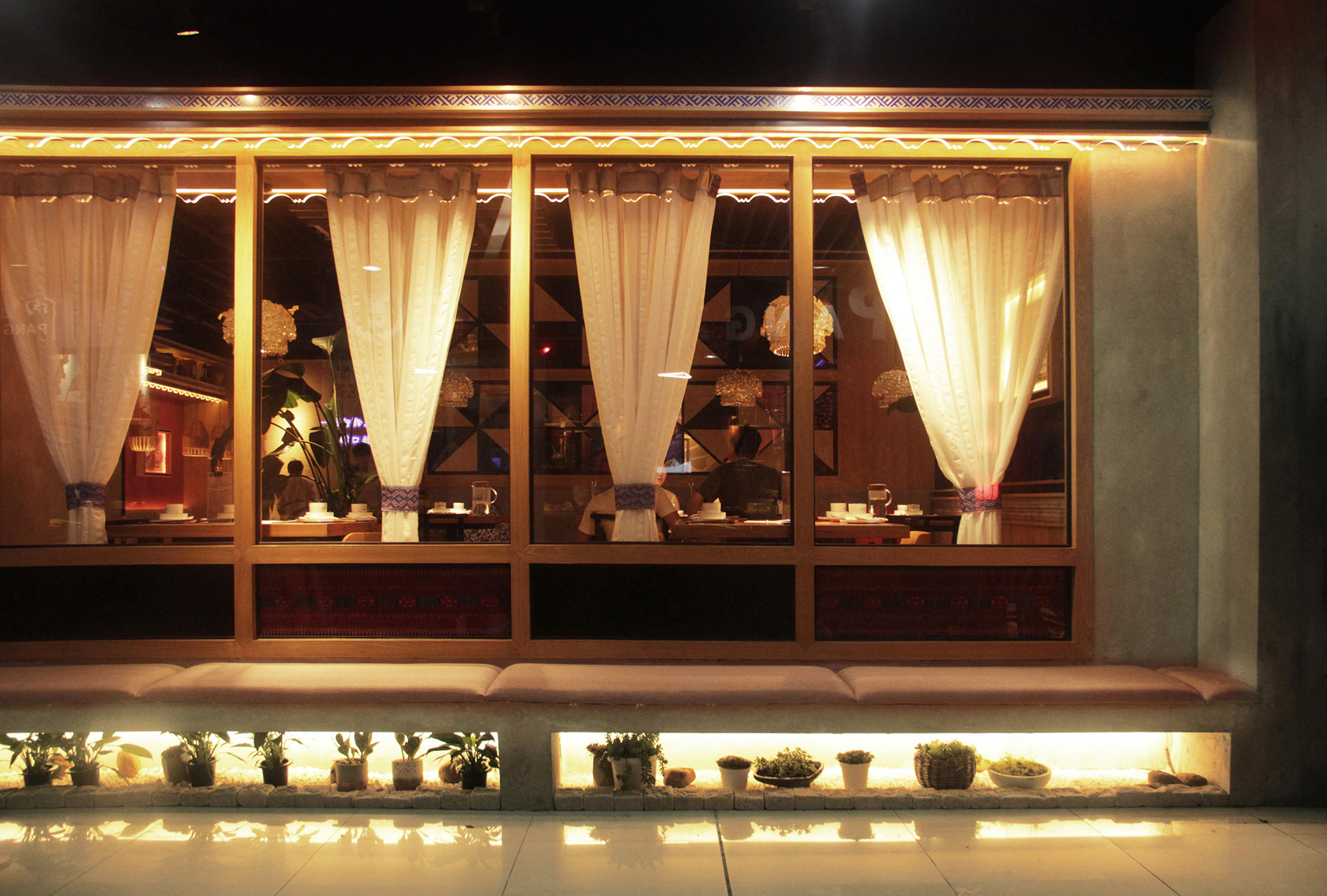 将民族风情带入时尚之都︱上海黔上品餐厅设计