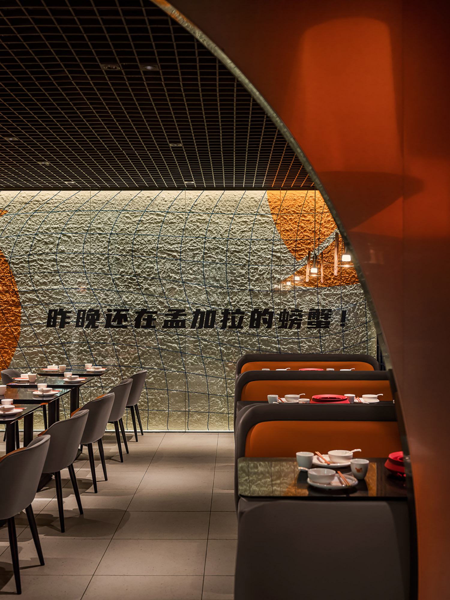 深圳餐厅设计，摩能肉蟹煲，庆祝每一天的蟹幕！