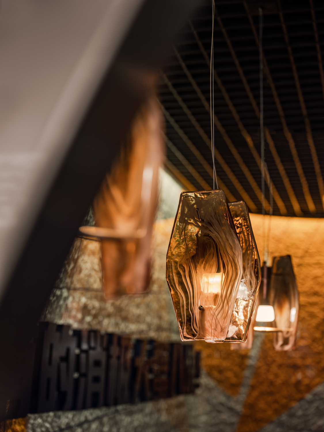 深圳餐厅设计，摩能肉蟹煲，庆祝每一天的蟹幕！